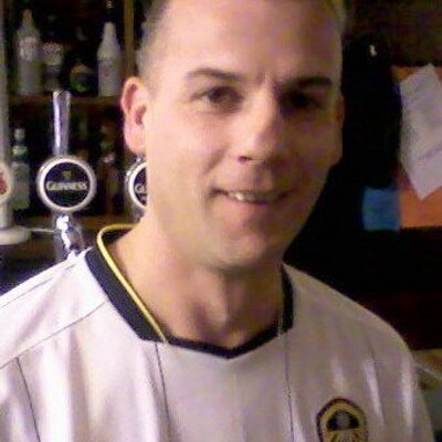 Profile Picture of Andrew Mullins (@andyleedsgutsy) on Twitter