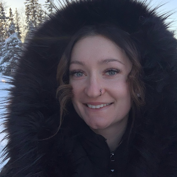 Profile Picture of Hannah Olivier (@hannaholivier1) on Poshmark