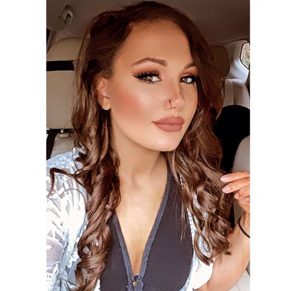 Profile Picture of Alyssa Ledbetter (@alyssaledbet842) on Poshmark