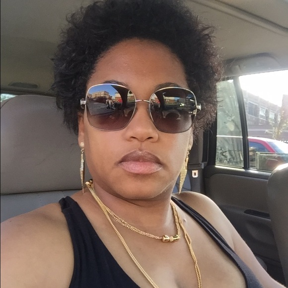 Profile Picture of Glennys Ramirez (@glennys13) on Poshmark