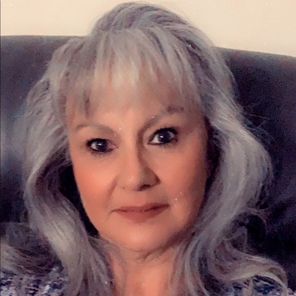 Profile Picture of Victoria Angelo (@victoriaange500) on Poshmark