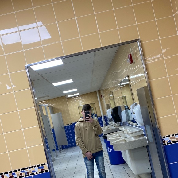 Profile Picture of Jaxon Engels (@jaxonyeez) on Poshmark