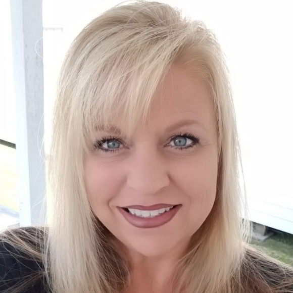 Profile Picture of Christy Shanley (@coastalfarmgirl) on Poshmark