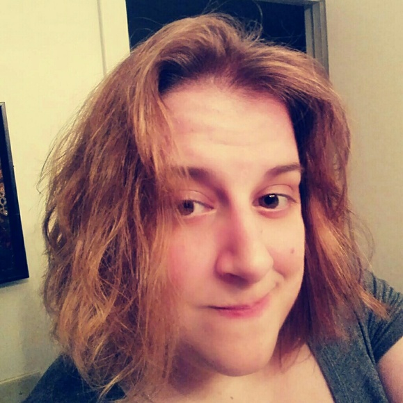 Profile Picture of Amber Magnusen (@amagnusen2) on Poshmark