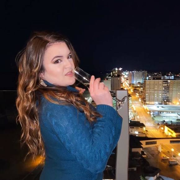 Profile Picture of Sandra Huggins (@la_hugg) on Poshmark