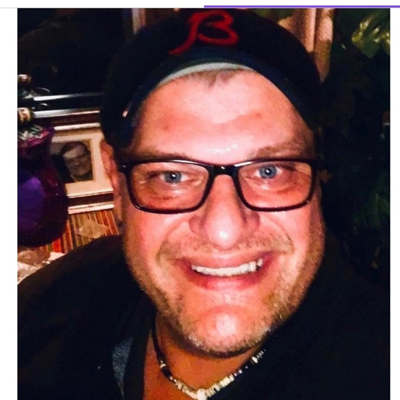 Profile Picture of Michael Sutherland (@michaelsuthe659) on Poshmark