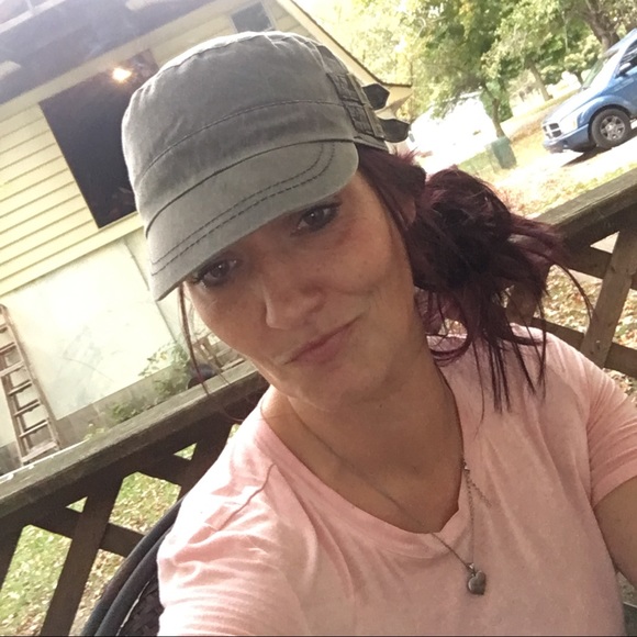 Profile Picture of Felecia Jenkins (@supermommy0330) on Poshmark