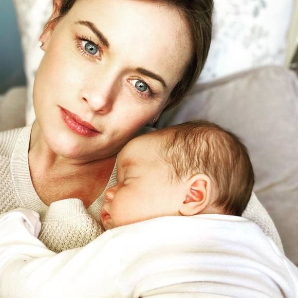 Profile Picture of Leah Bennett (@jonnyandlulu) on Poshmark