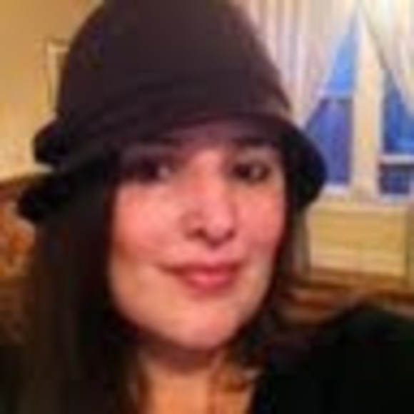 Profile Picture of Nara Berson (@naraberson) on Poshmark