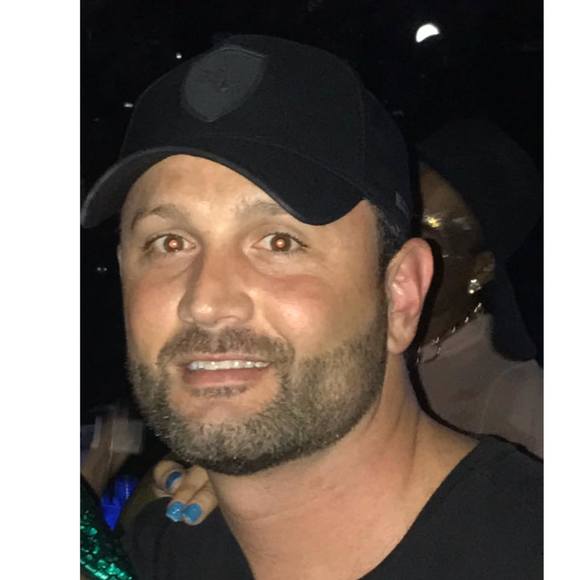 Profile Picture of Paul Uribe (@paul_uribe) on Poshmark