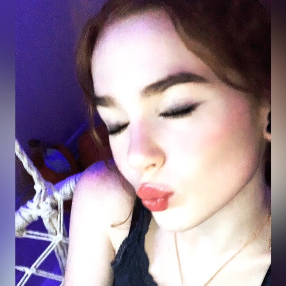 Profile Picture of Annabelle Hooker (@annabellehooker) on Poshmark