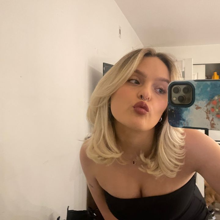 Profile Picture of Erin Clayton (@erniethefernie) on Tiktok