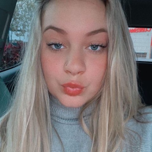 Profile Picture of Aubrey Barnes (@aubreybarnes855) on Poshmark
