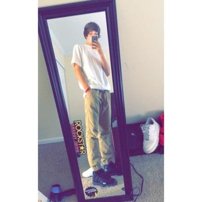 Profile Picture of An/drew (@TufarellaDrew) on Twitter
