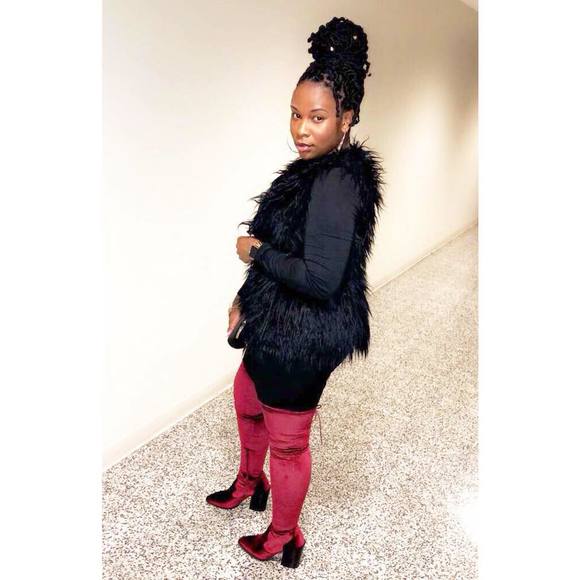 Profile Picture of Khadeja Andrews-julien (@ideja) on Poshmark