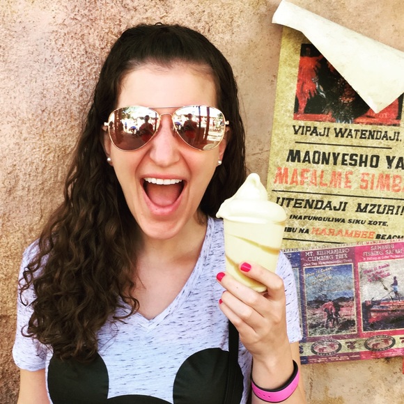 Profile Picture of Suzi Thorman (@suzitee) on Poshmark