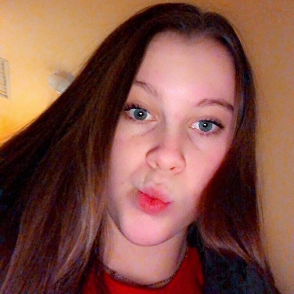 Profile Picture of Robin Linger (@robinlinger) on Poshmark