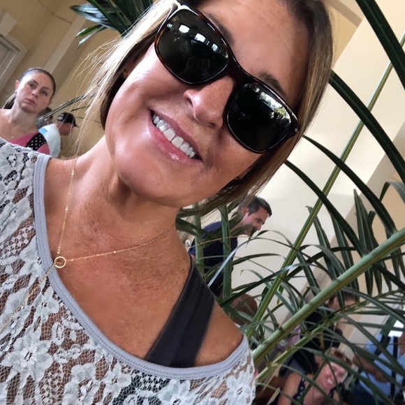Profile Picture of Kim Schell (@kim_schell) on Poshmark
