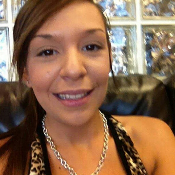 Profile Picture of Amber Segura (@amseg13) on Poshmark