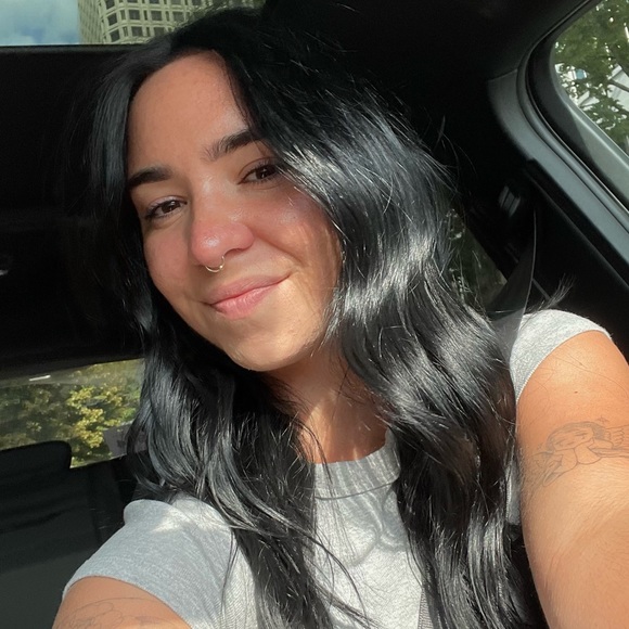 Profile Picture of Phoebe Evans (@evanspho) on Poshmark