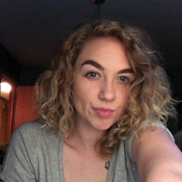 Profile Picture of Kaley Weaver (@kalswrenaa) on Poshmark