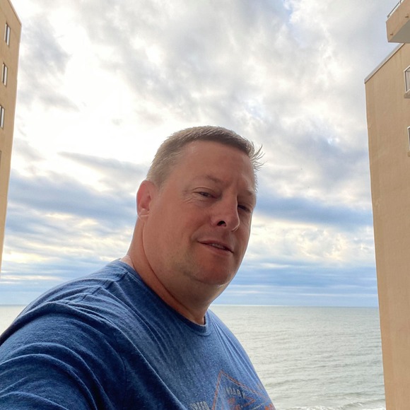 Profile Picture of David Pullen (@davidpullen) on Poshmark