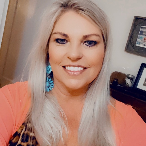 Profile Picture of Dawna Fenton (@dfenton2018) on Poshmark