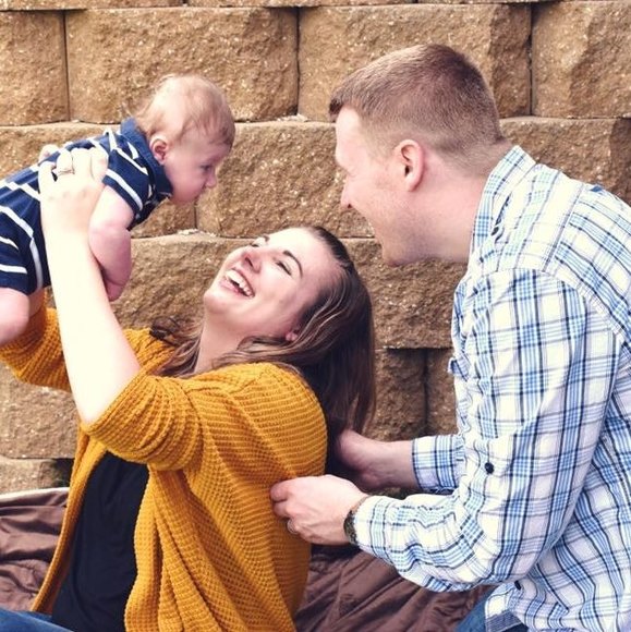 Profile Picture of Lindsey Hellenbrand (@lhellenbrand) on Poshmark