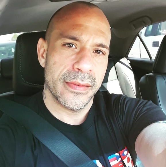 Profile Picture of Carlos david Méndez luzardo (@carlos28md) on Poshmark