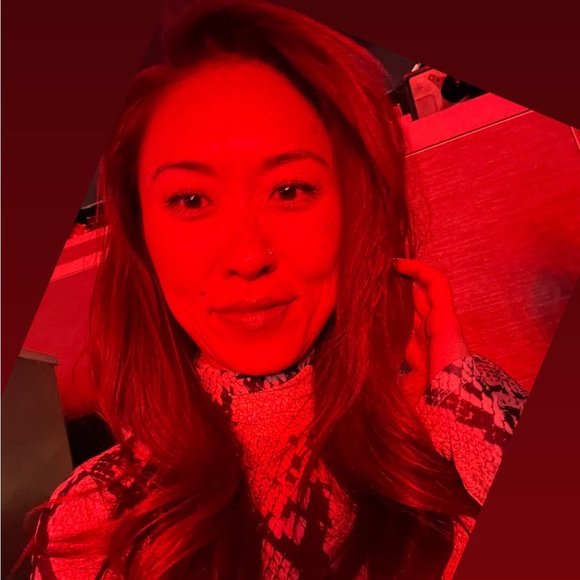 Profile Picture of Annie Kim (@anniecakes) on Poshmark