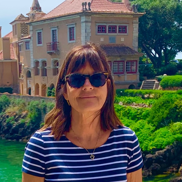 Profile Picture of Diane Andrews (@dianeandrews772) on Poshmark