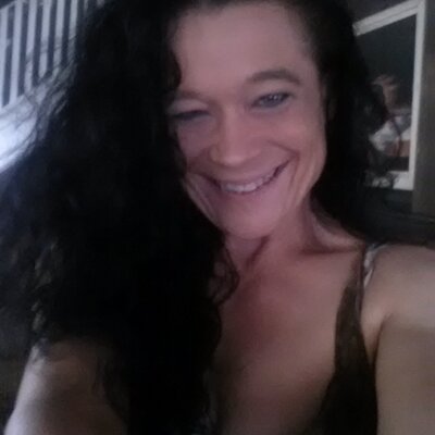 Profile Picture of Vicki Peyton (@vickip1970) on Twitter