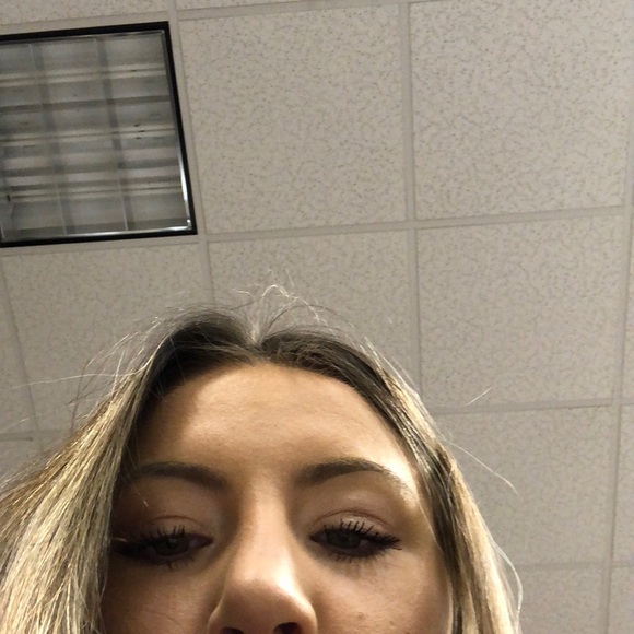 Profile Picture of Lori Klein (@lorklein) on Poshmark