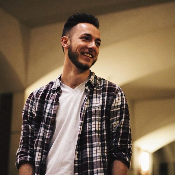 Profile Picture of Nathan Cox (@nathanrocox) on Poshmark