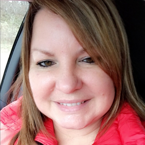 Profile Picture of Dorothy Beringer (@dollyb13) on Poshmark