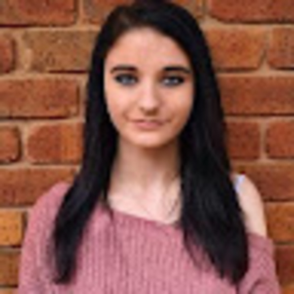 Profile Picture of Sophia Warden (@sophiawarden) on Poshmark