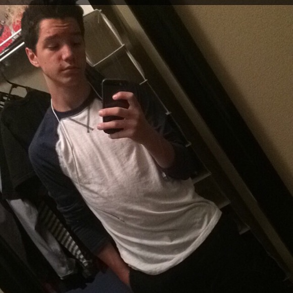 Profile Picture of Josh Ryan (@joshryan25) on Poshmark