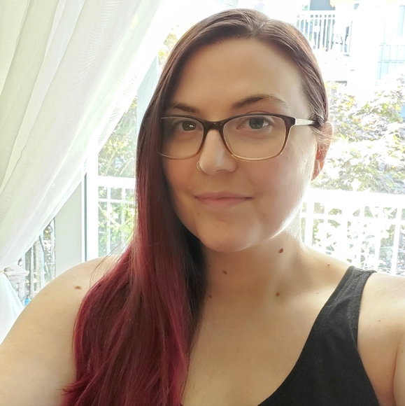 Profile Picture of Jo Bifolchi (@jobifolchi) on Poshmark