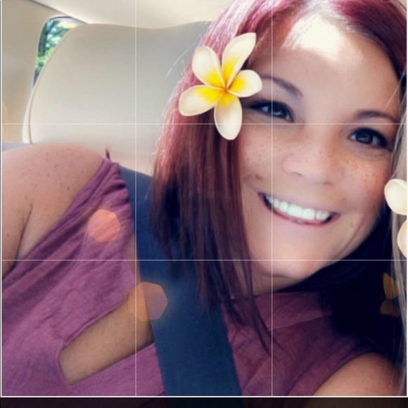 Profile Picture of Amanda Chase (@mandiew5) on Poshmark