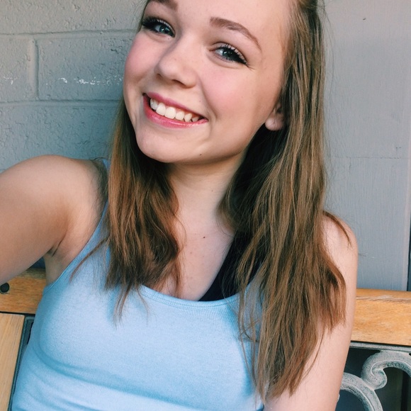 Profile Picture of Katelynn Lindvig (@katielinbin) on Poshmark