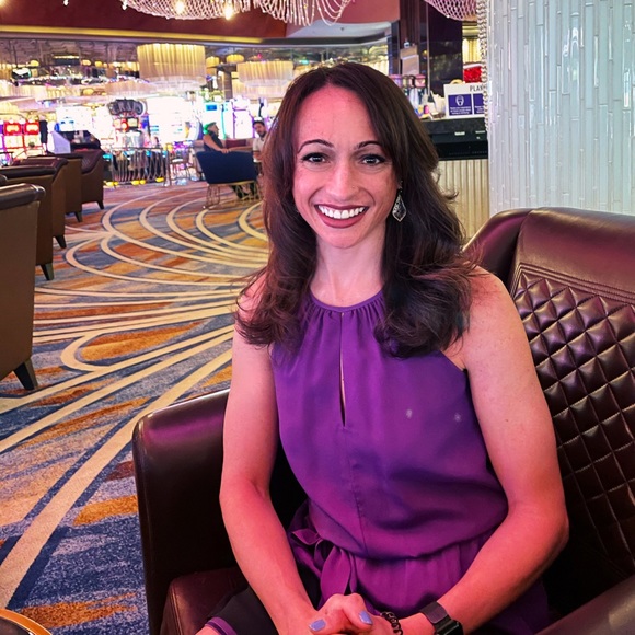 Profile Picture of Dee Campanella (@deecampanella) on Poshmark