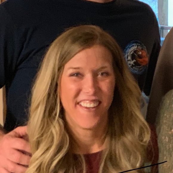 Profile Picture of Amera Ginochio (@amerag) on Poshmark