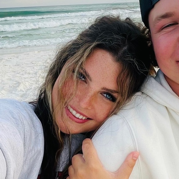 Profile Picture of Nicole Lacorazza (@nicolelacorazza) on Poshmark