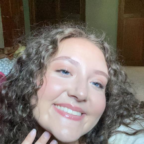 Profile Picture of Olivia Canterbery (@olivia1818) on Poshmark