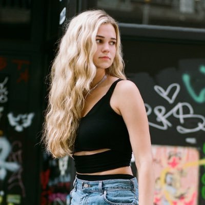 Profile Picture of Ashley Ward (@AshLaWard) on Twitter