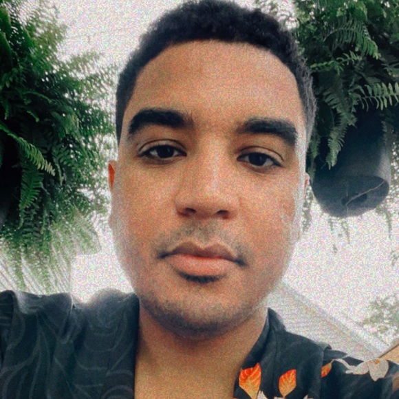 Profile Picture of Danny Cardona (@drusscardona) on Poshmark