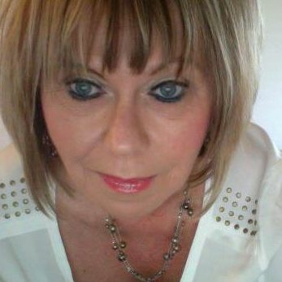 Profile Picture of Rita Botting (@ritabotting) on Poshmark