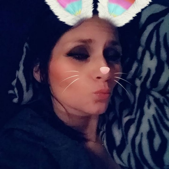 Profile Picture of Sherri Angotta (@sherriangotta) on Poshmark