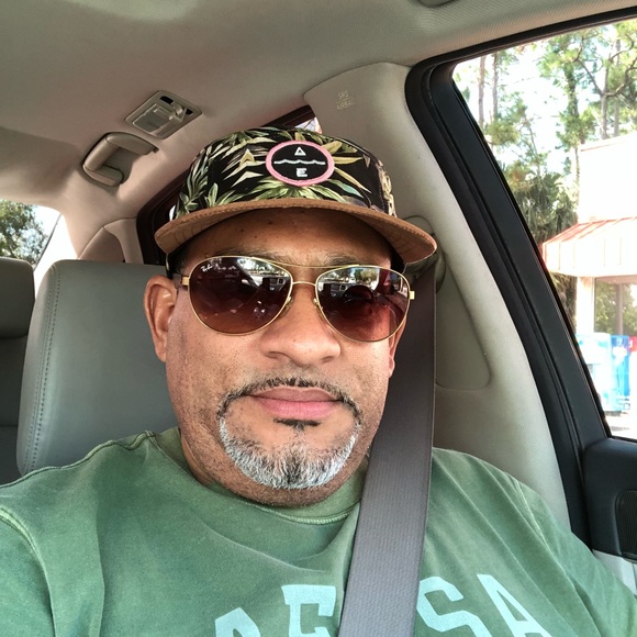 Profile Picture of Richard Mateo (@richx7) on Poshmark