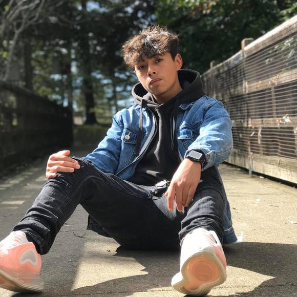 Andy Drummer - Poshmark Profile Picture of Andy Drummer (@andreuspac) on Poshmark